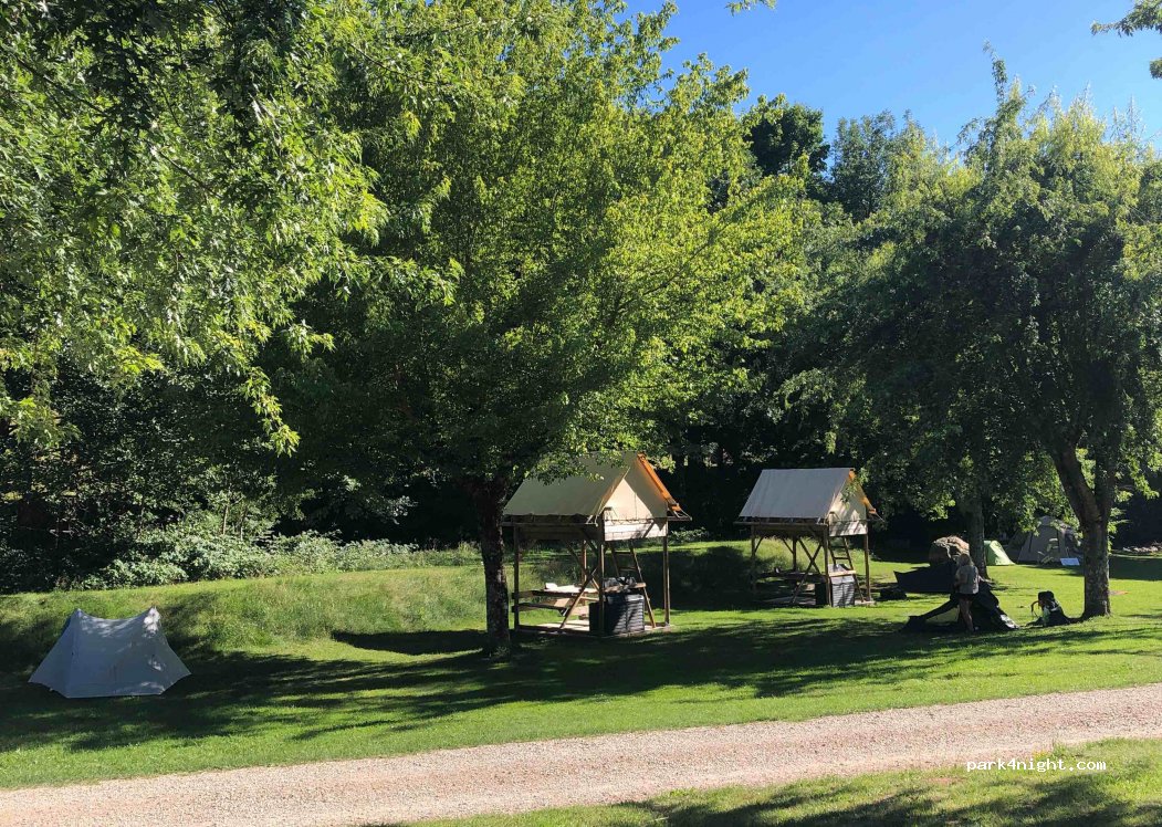 Camping vert Chez Fanny et Jérémy Saint Chély d'Aubrac — foto
