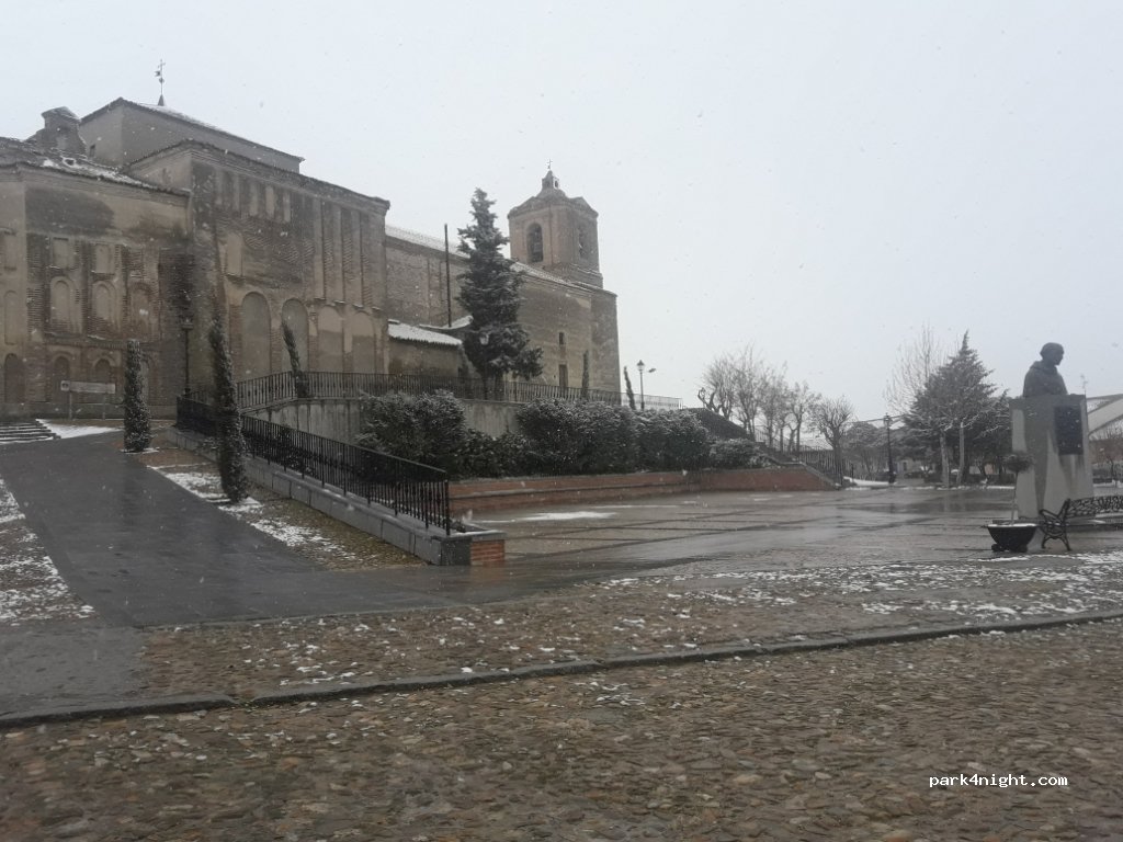 (05220) Madrigal de las Altas Torres - 3 Plaza Santa María — foto