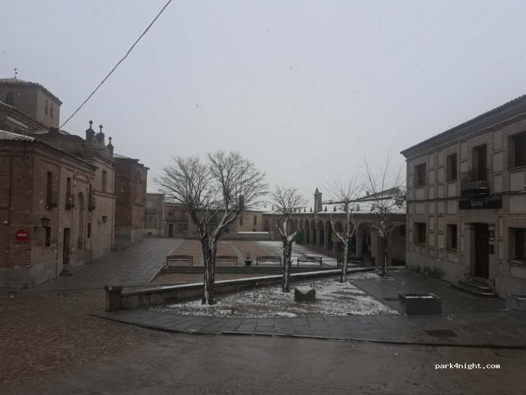 (05220) Madrigal de las Altas Torres - 3 Plaza Santa María — foto 3