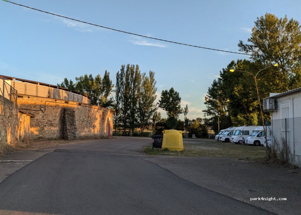 (24700) Astorga - 114 Carretera Sanabria — foto 2