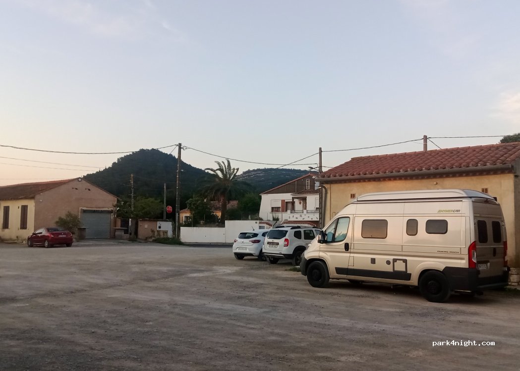 (11200) Thézan-des-Corbières - 38 Avenue de la Gare — foto