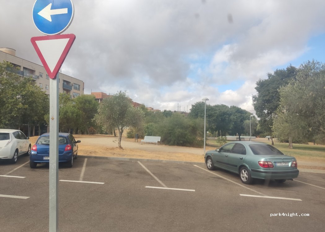 (10005) Cáceres - 2 Avenida Pierre de Coubertin — foto 4