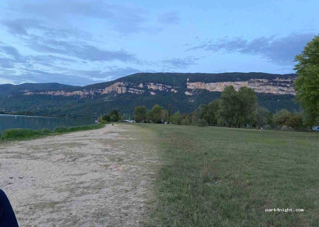 (01470) Serrières-de-Briord - Chemin du Point Vert — foto 2