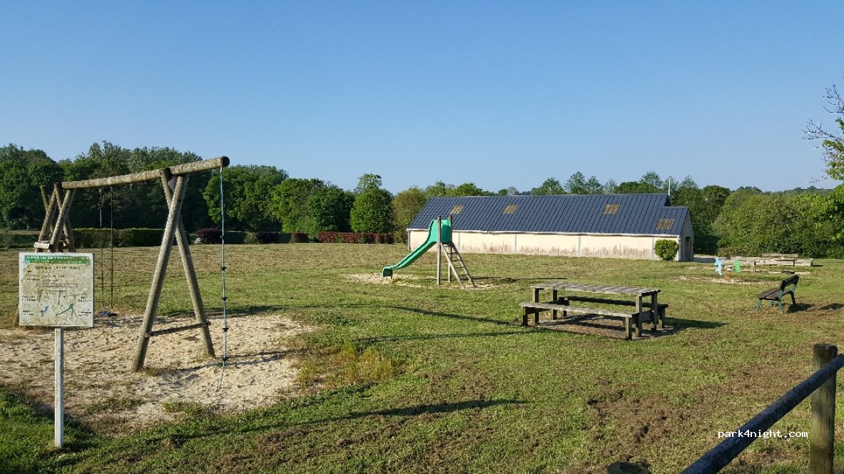 (22550) Saint-Potan - Unnamed Road — foto