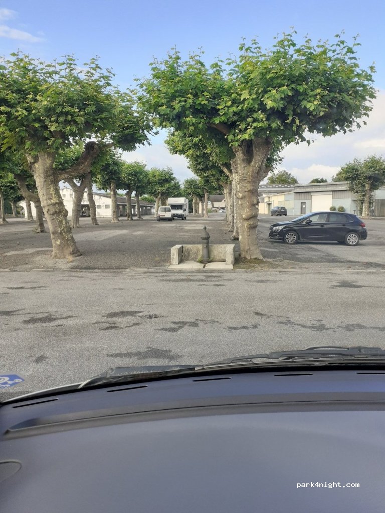 (64420) Soumoulou - Rue de Ladevèze — foto 2