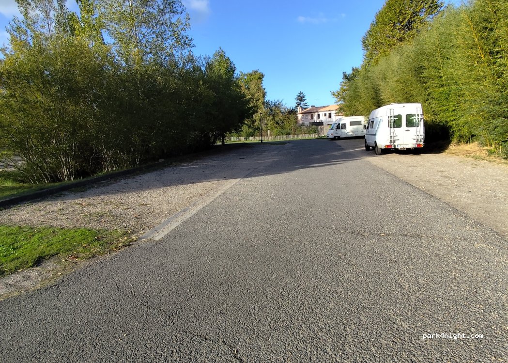 (33520) Bruges - 45T Avenue de Verdun — foto 2