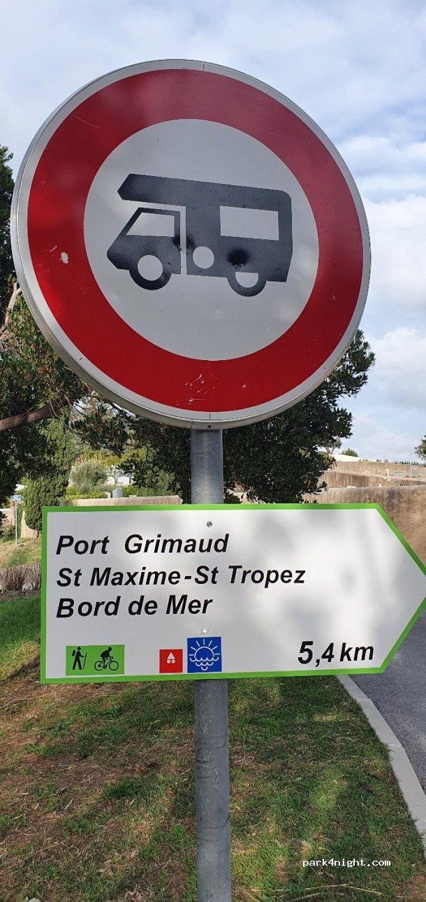 (83310) Grimaud - Allée du Souvenir Français — foto 2
