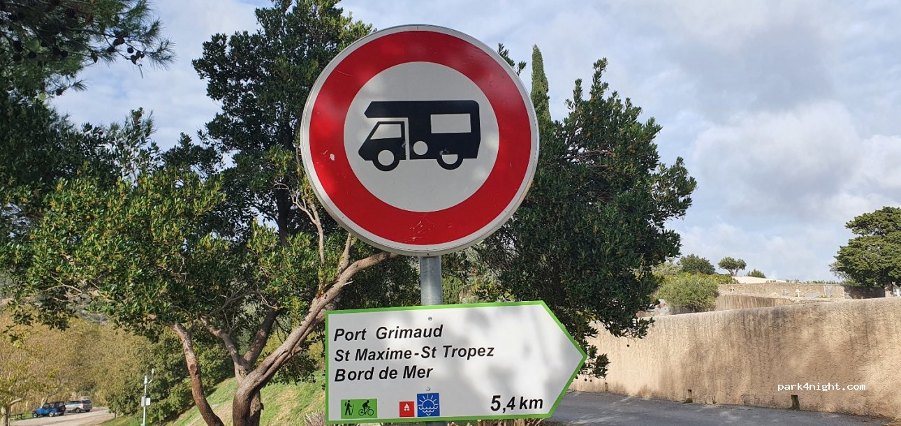 (83310) Grimaud - Allée du Souvenir Français — foto 3