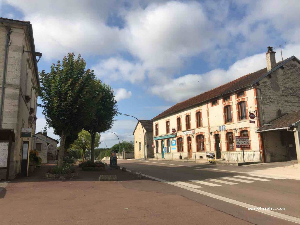 (10310) Ville-sous-la-Ferté - 8 Rue de l'Aube — foto 3