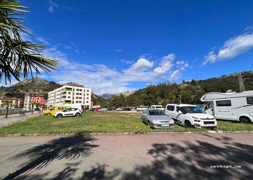 (33540) Arriondas - Calle Picu Pienzu — foto 3
