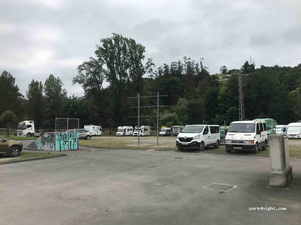 (33540) Arriondas - Calle Picu Pienzu — foto 4