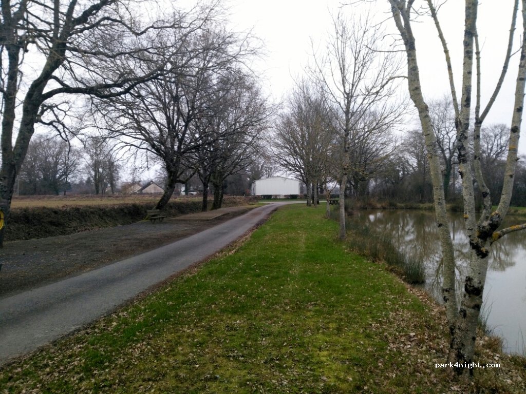 (36230) Lys-Saint-Georges - Chemin de Coudaillet — foto 2