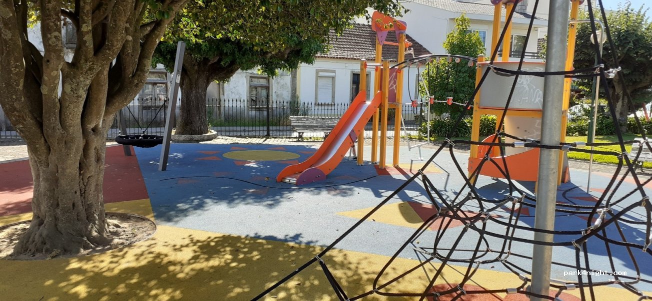 (4930-596) Valença - 13 Rua 25 de Abril — foto