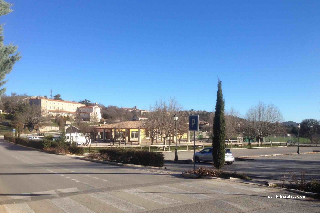 (83640) Plan-d'Aups-Sainte-Baume - Allée de Béthanie — foto
