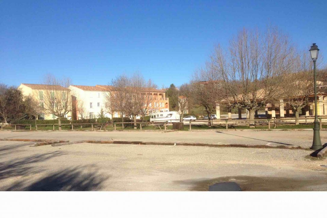 (83640) Plan-d'Aups-Sainte-Baume - Allée de Béthanie — foto 2