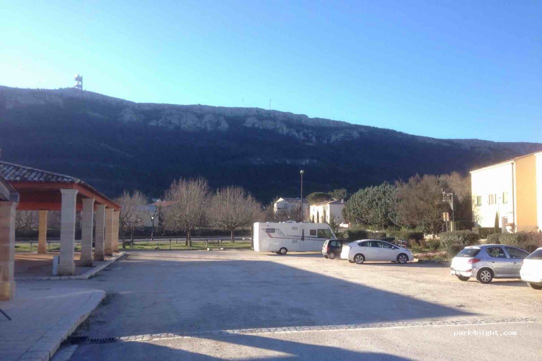 (83640) Plan-d'Aups-Sainte-Baume - Allée de Béthanie — foto 3