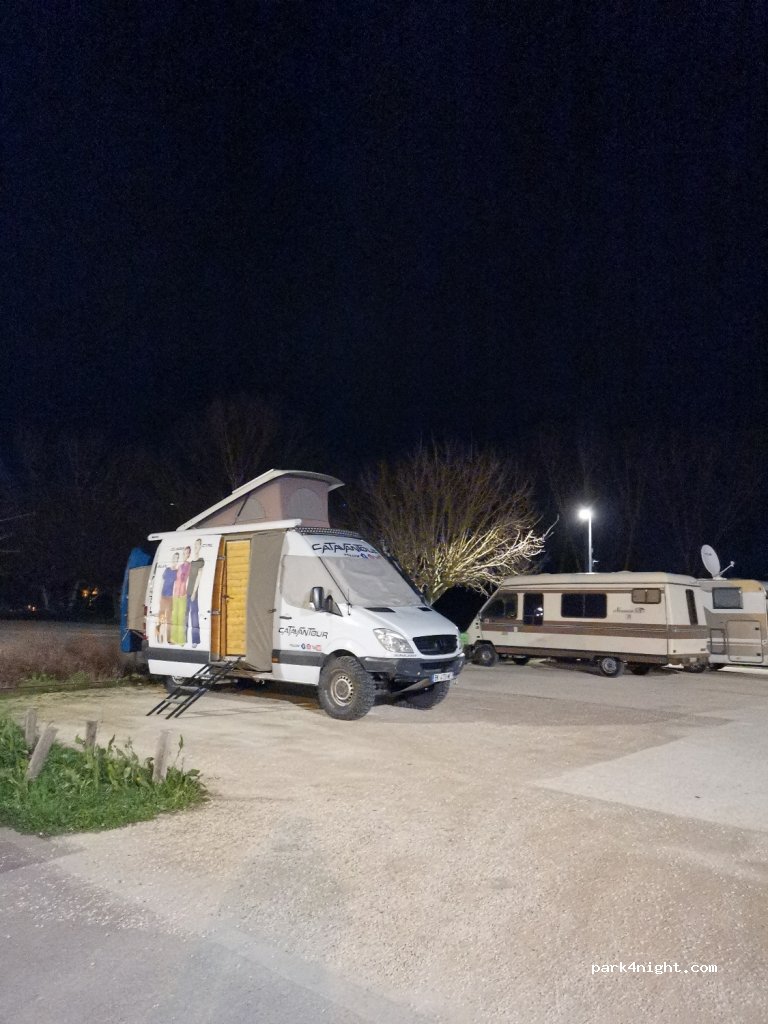 (31330) Grenade - 1 Quai de Garonne — foto 2