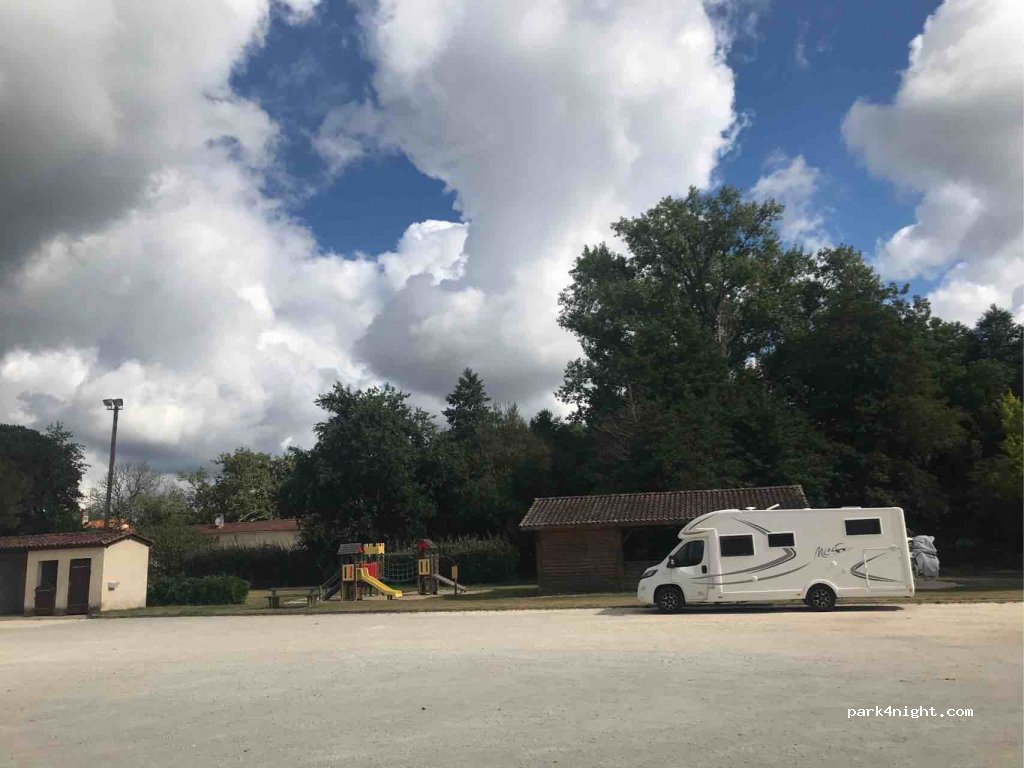 (17210) Bedenac - 17 Avenue Anne d'Autriche — foto
