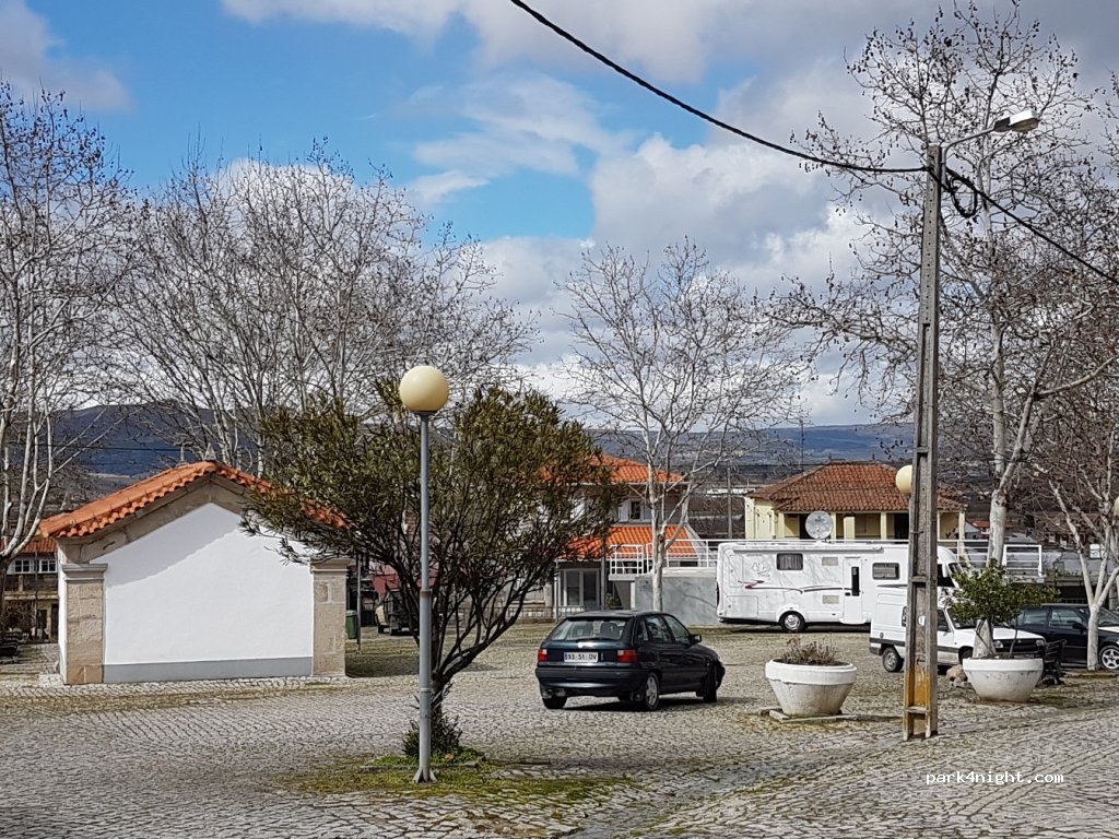 (5400) Santo Estêvão - 9 Rua São Mateus Nº 1 — foto