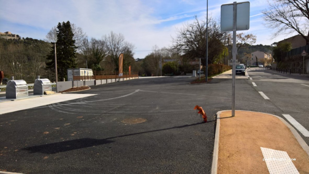 (83340) Flassans-sur-Issole - Rue Source Saint-Michel — foto