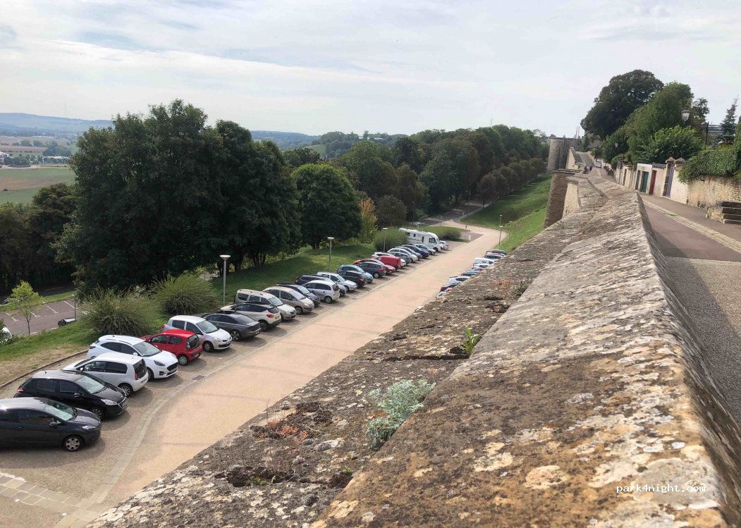 (52200) Langres - Allée des Marronniers — foto