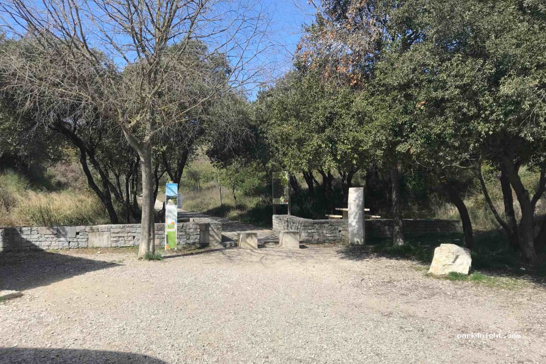 (30300) Beaucaire - Unnamed Road — foto