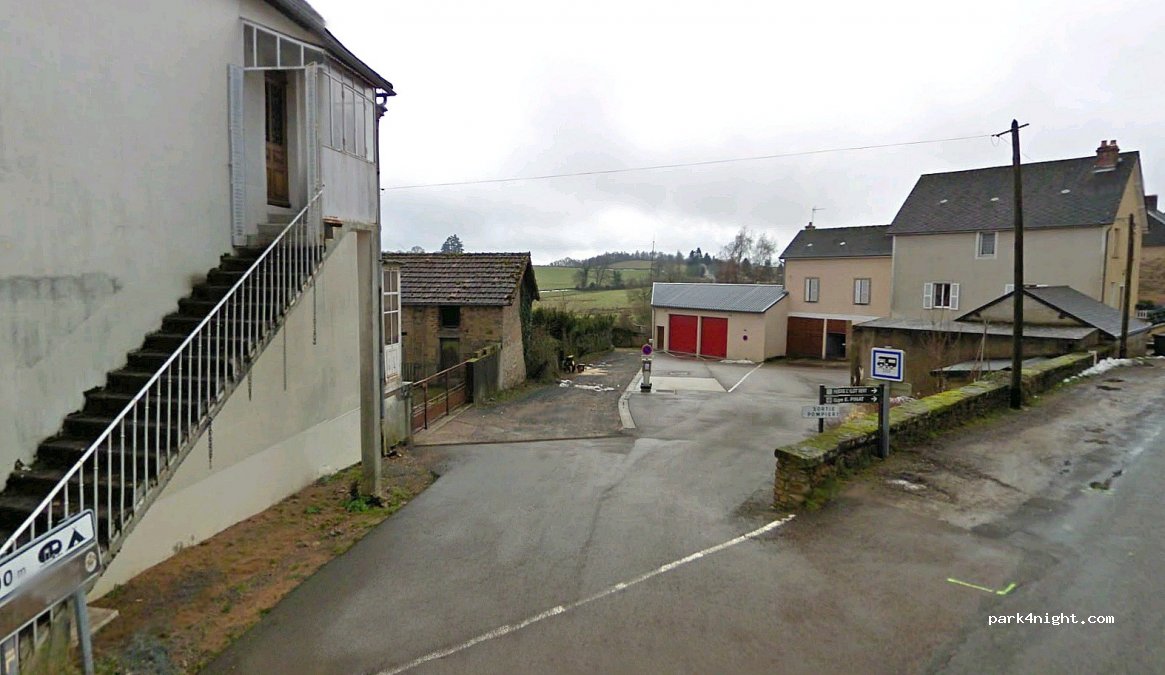 (71990) Saint-Léger-sous-Beuvray - Le Bourg — foto