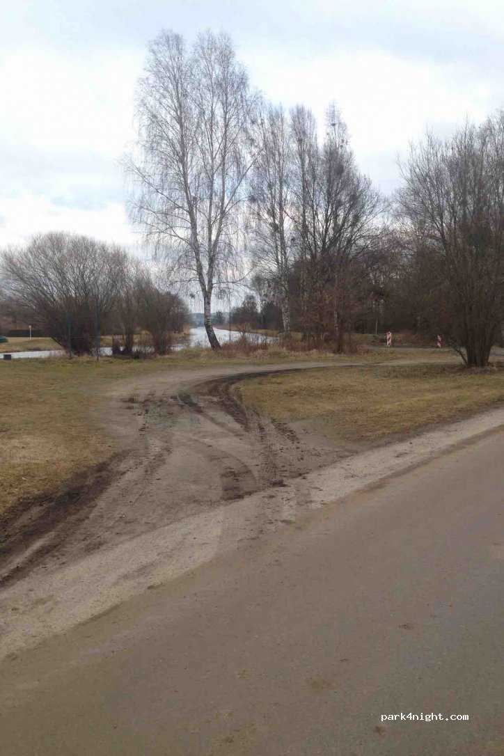 (16248) Niederfinow - 1 Zum Kanal — foto