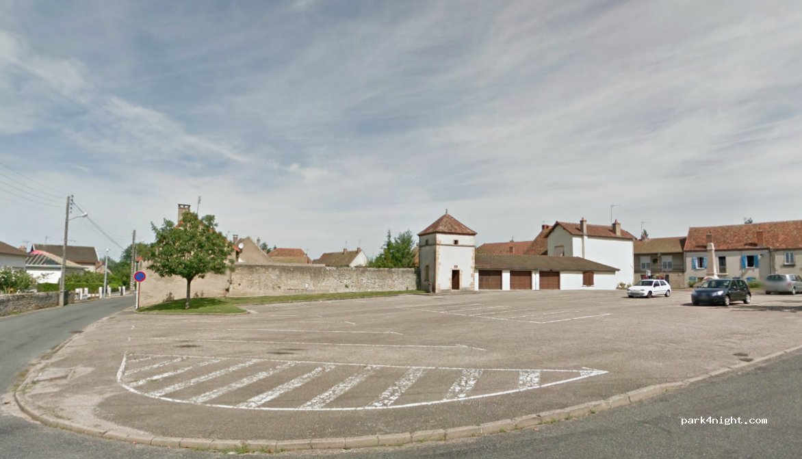(71420) Perrecy-les-Forges - Place du 11 Nov 1918 — foto