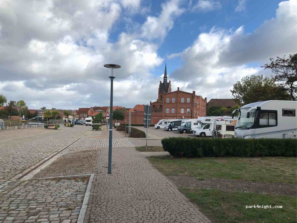Wohnmobilstellplatz am Stadthafen Grabow — foto