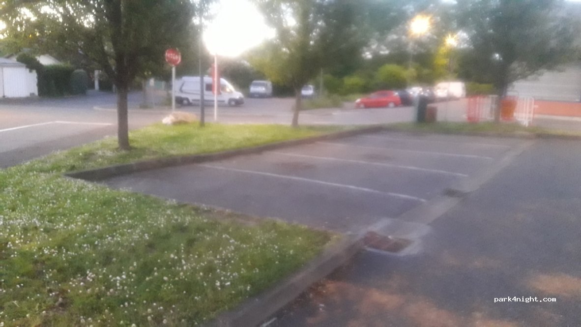 (64300) Orthez - 4 Place de la Moutete — foto 2