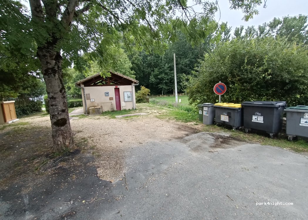 (79110) Chef-Boutonne - 1-5 Avenue Louis Proust — foto 4