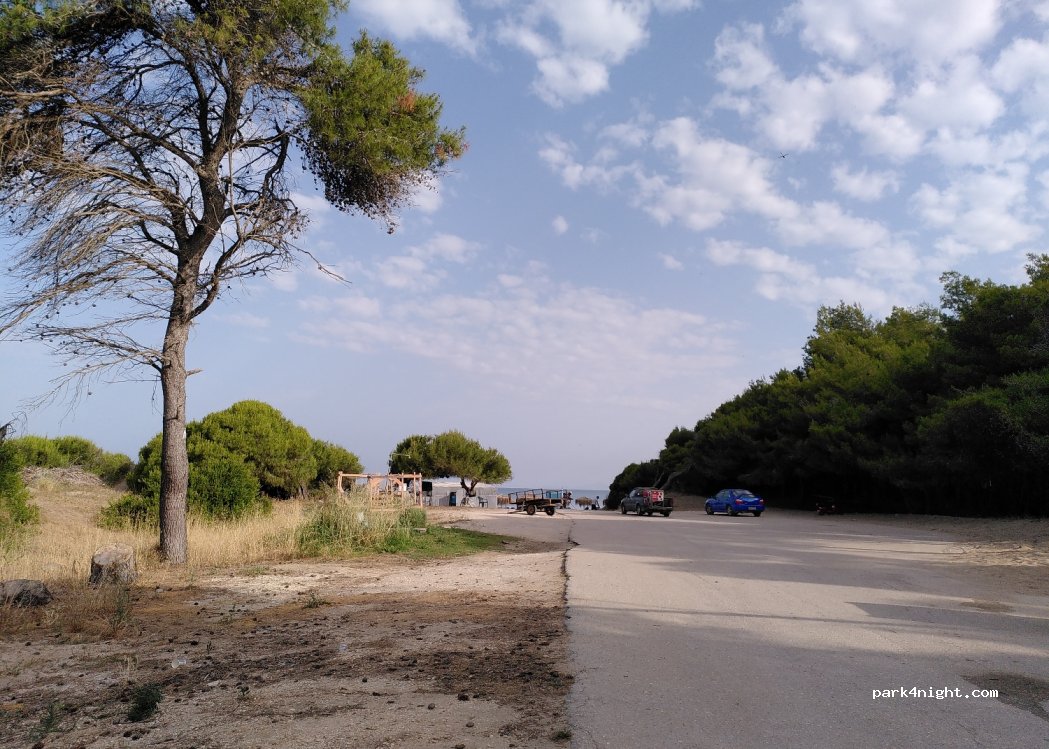 (270 52) Manolada - Unnamed Road — foto