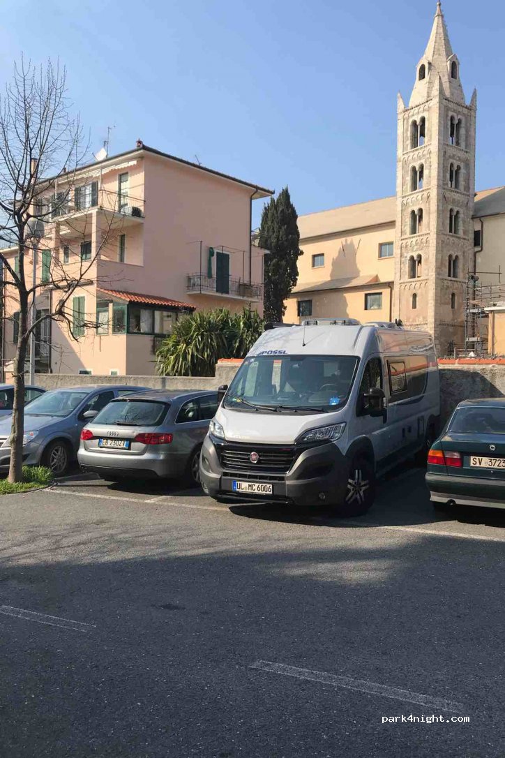 (17024) Finale Ligure - Via Santuario — foto