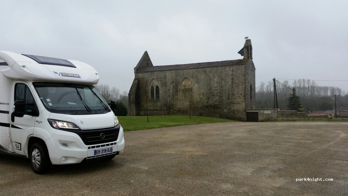 (17330) Saint-Séverin-sur-Boutonne - 4 Rue de l'Ancienne Abbaye — foto 2