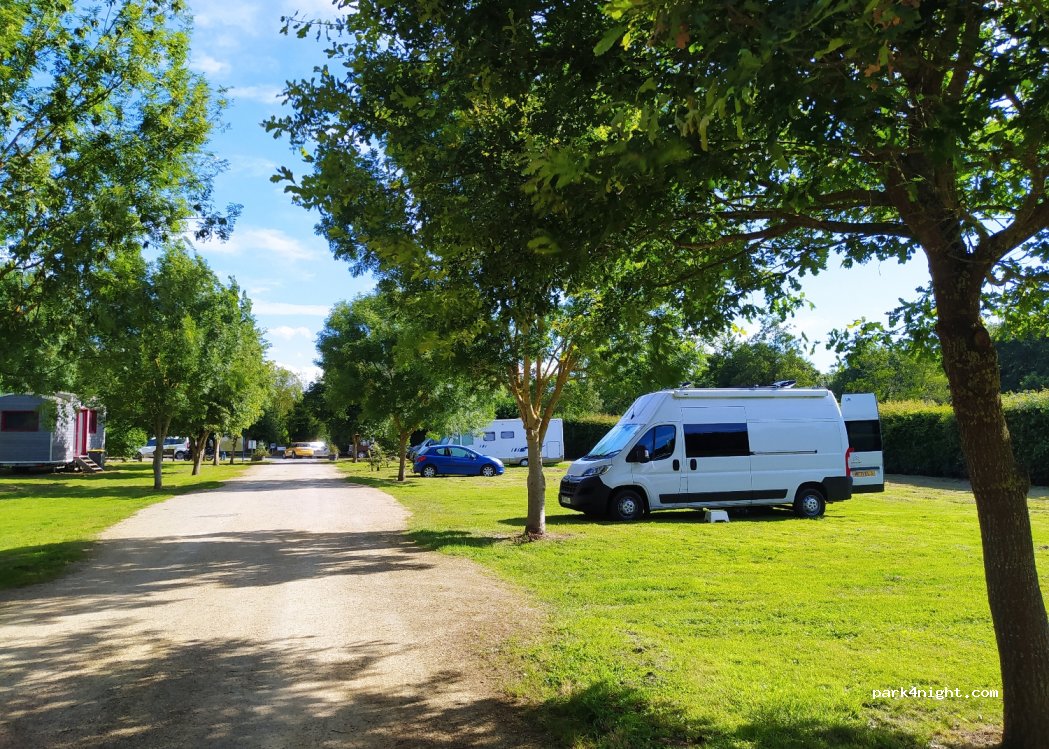 Aire de service pour camping-cars Saint-Loup-Lamairé — foto 3