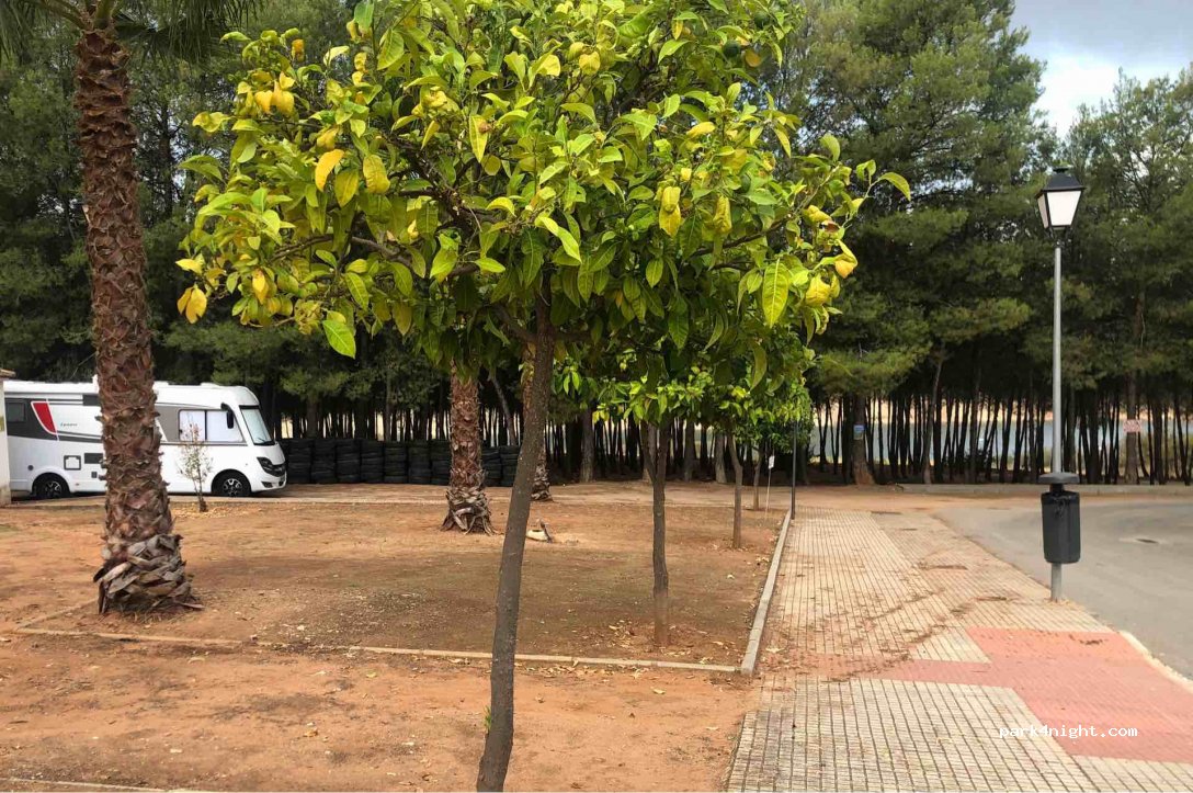 (14970) Iznájar - 14 Calle los Arrayanes — foto 2