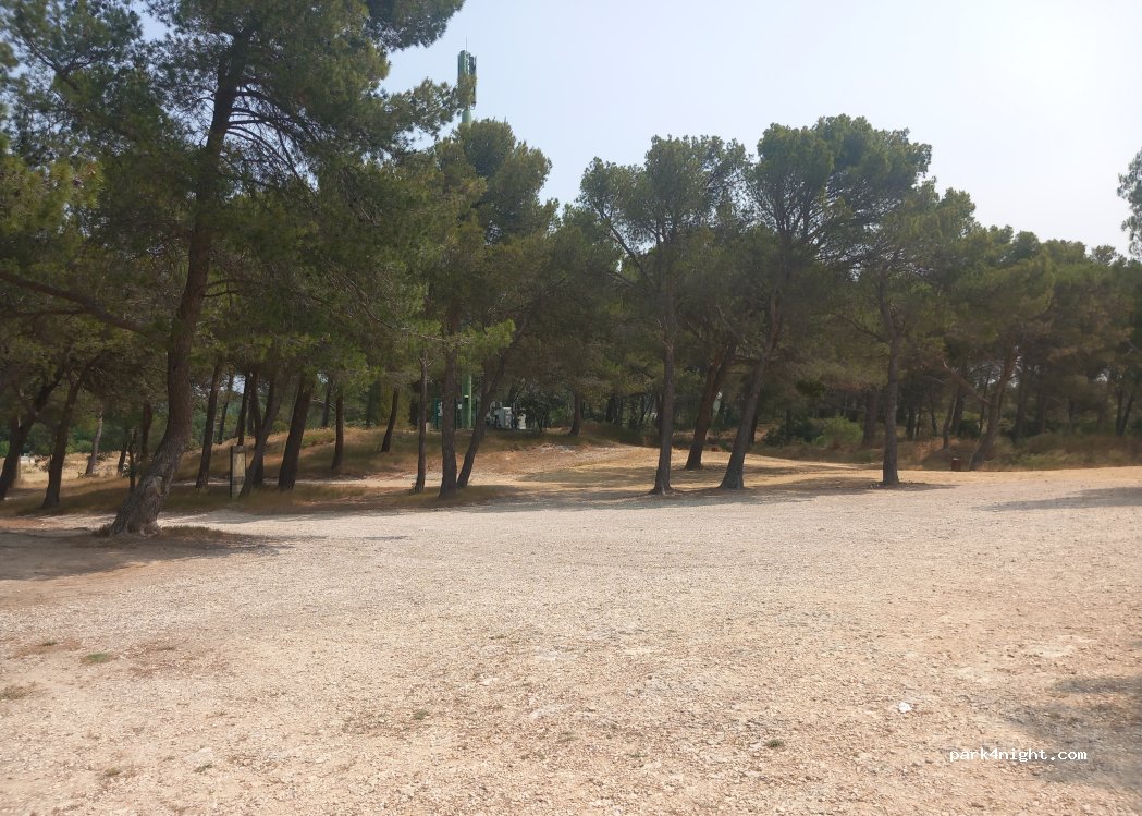 (13330) La Barben - Route de Saint-Cannat — foto 4