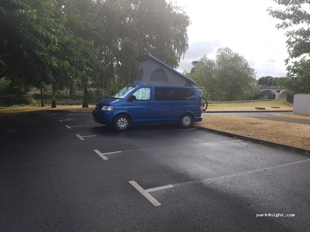 (86300) Chauvigny - 2-4 Rue de la Maladrerie — foto 2