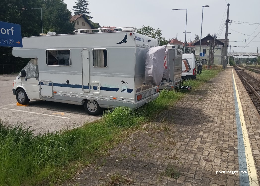 Wohnmobilstellplatz am Bahnhof Kritzendorf in Klosterneuburg — foto 3