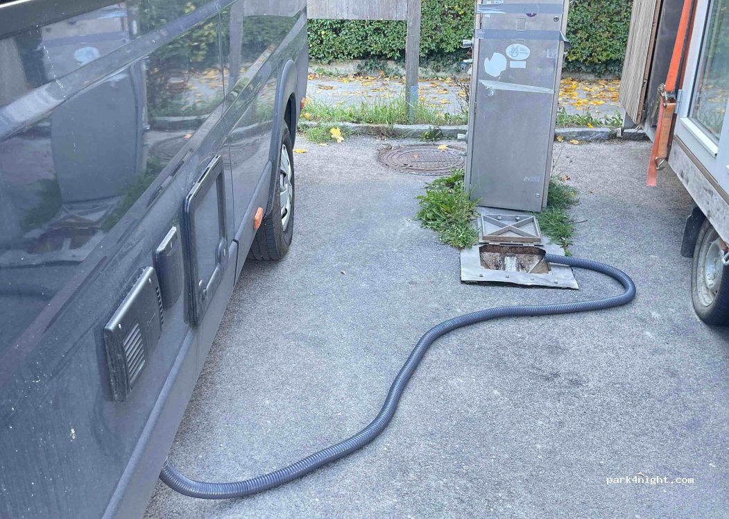 Wohnmobilstellplatz am Bahnhof Kritzendorf in Klosterneuburg — foto 4