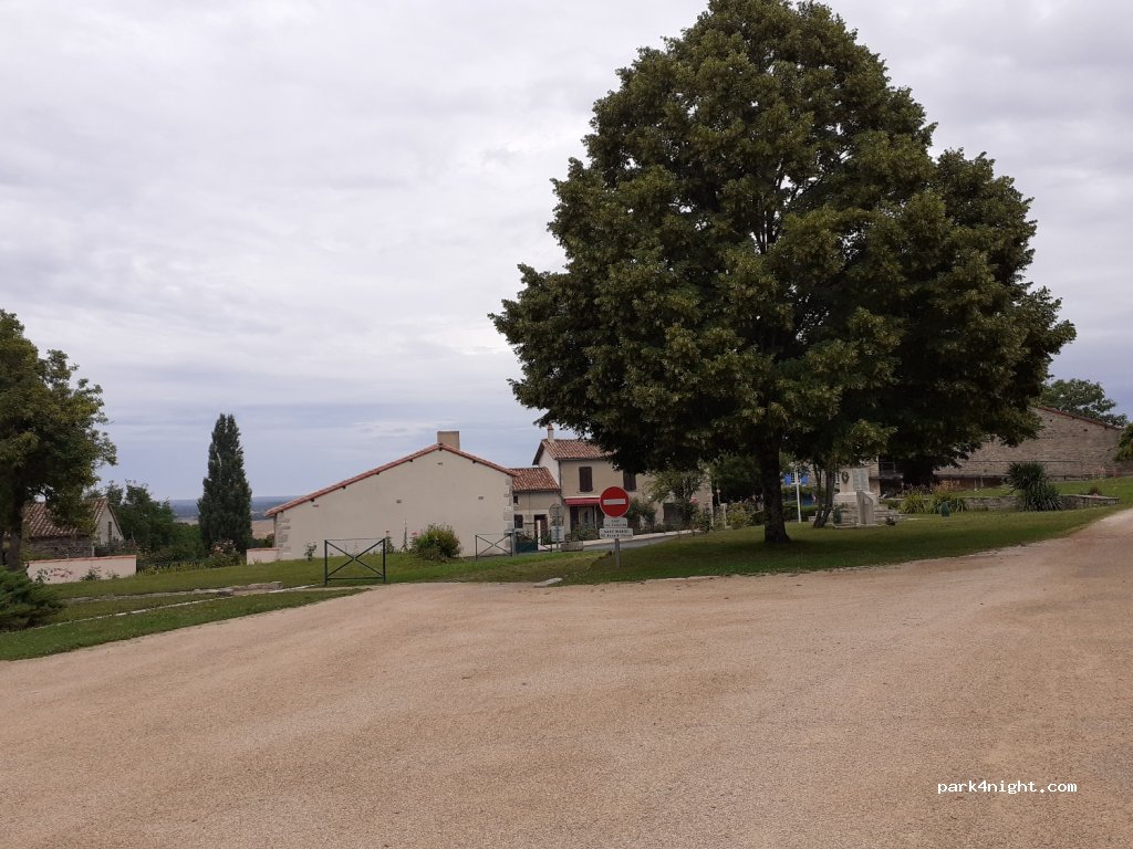 (79190) Montalembert - D183 — foto 2