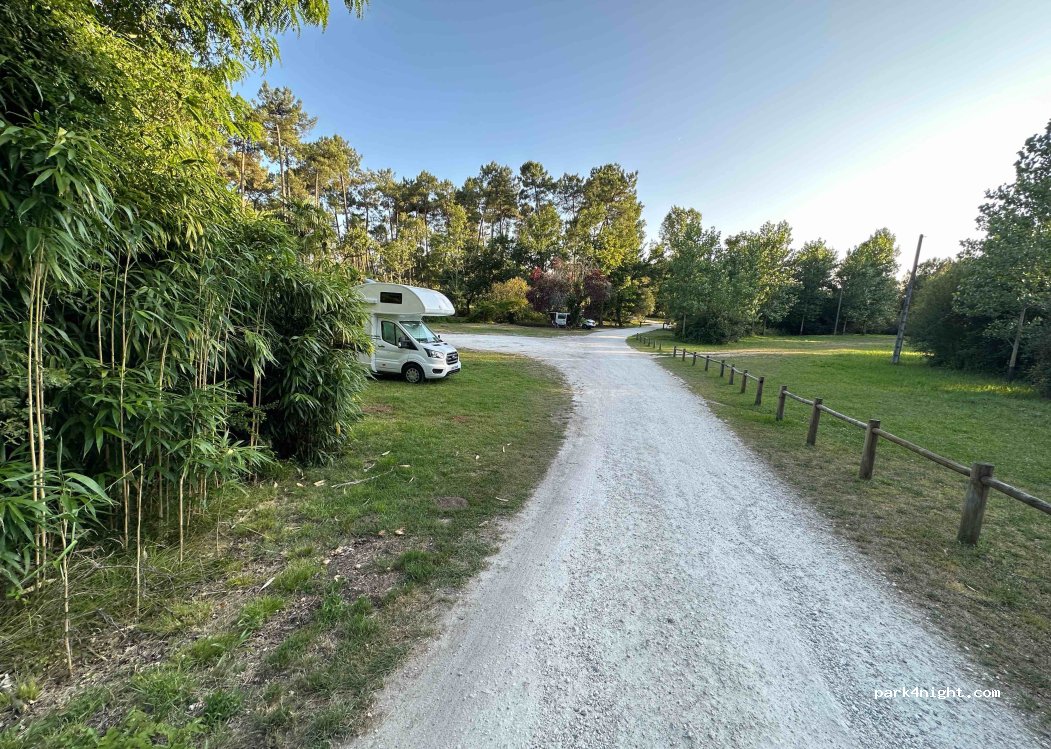 (17130) Montendre - Allée du Lac — foto 2