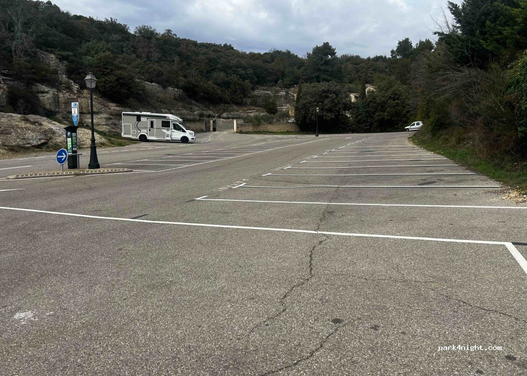 Aire Camping Car Gordes — foto