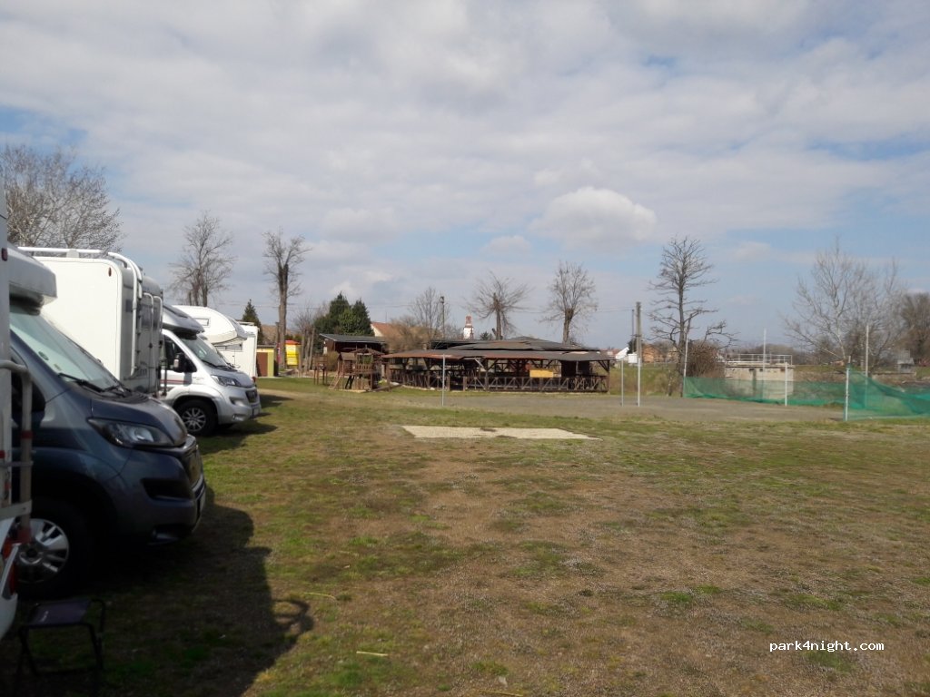 Tábořiště U Splavu - Cvrčovice — foto