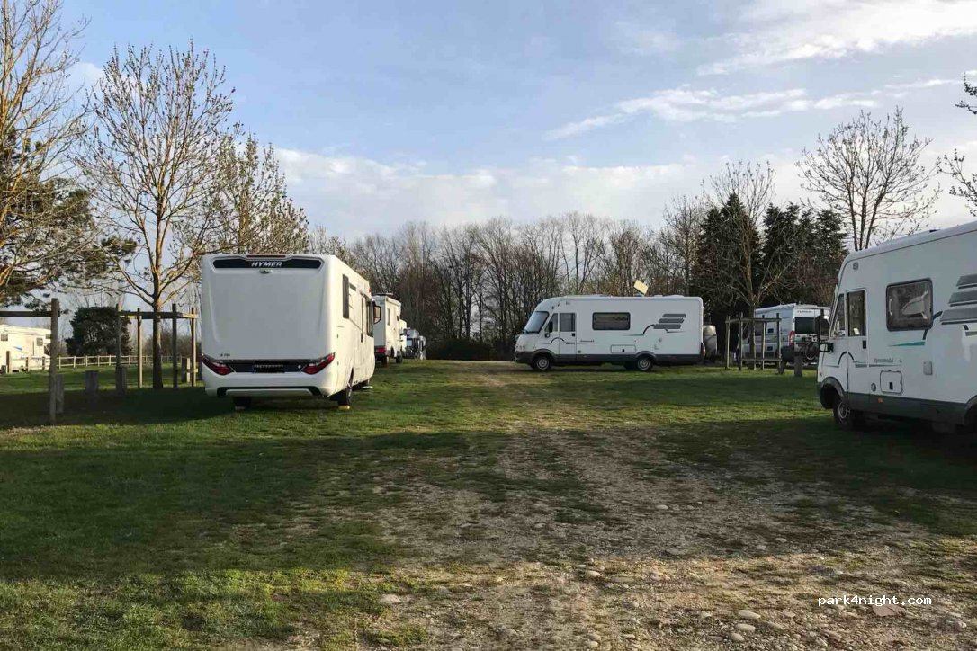 (01330) Villars-les-Dombes - Perrier Rond — foto