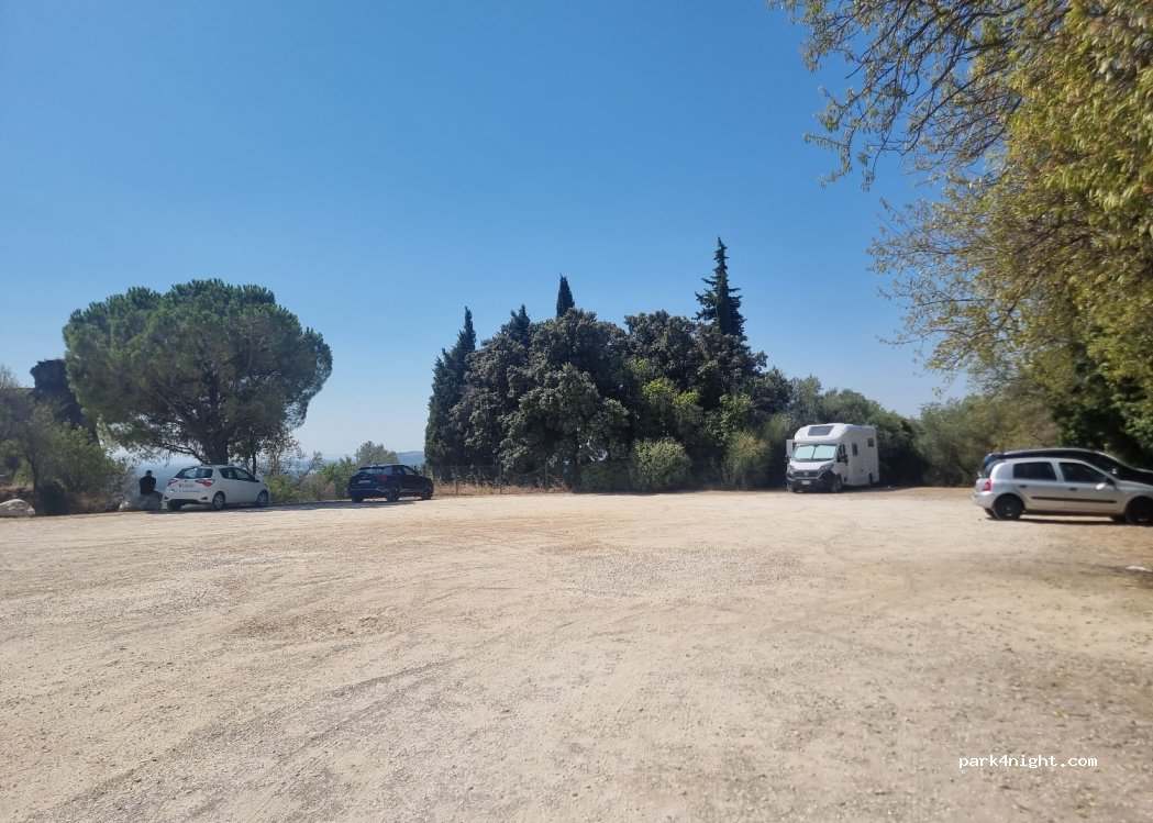 (84230) Châteauneuf-du-Pape - Parking du château, unnamed road — foto 3