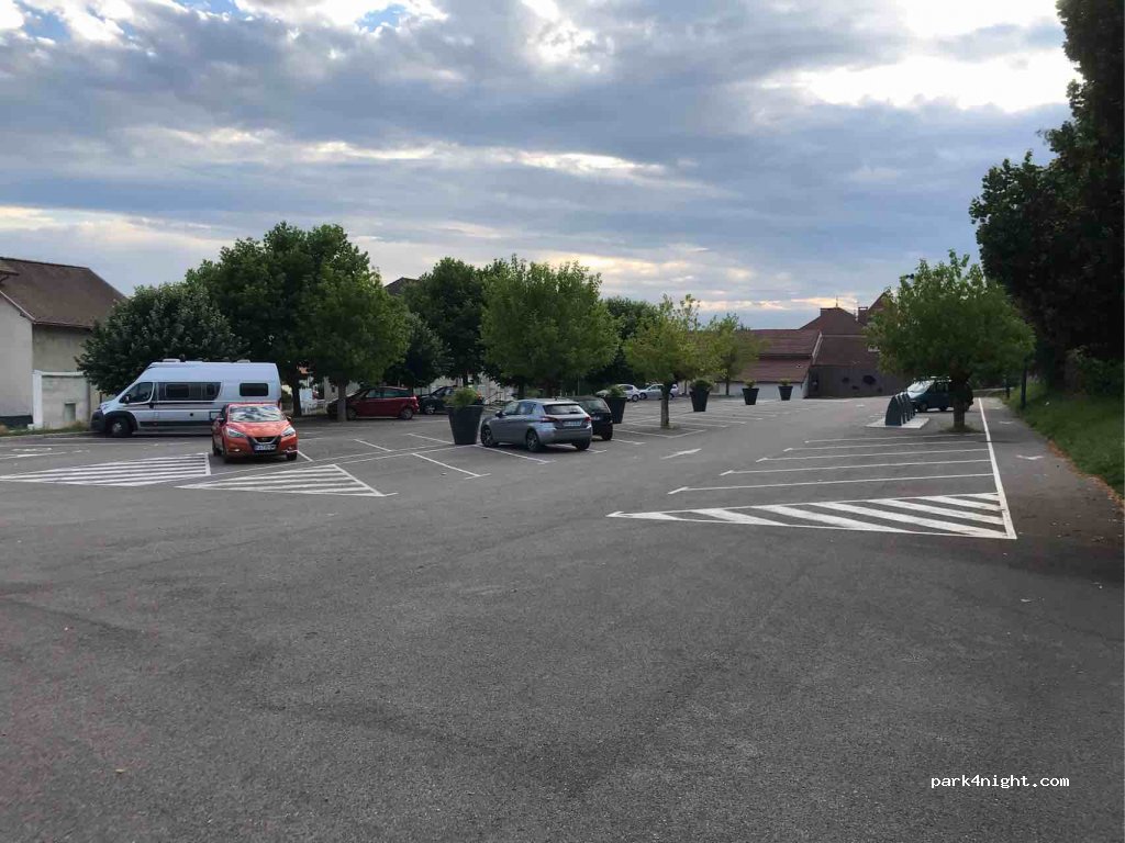 (38140) Apprieu - 50 Place Buissière — foto