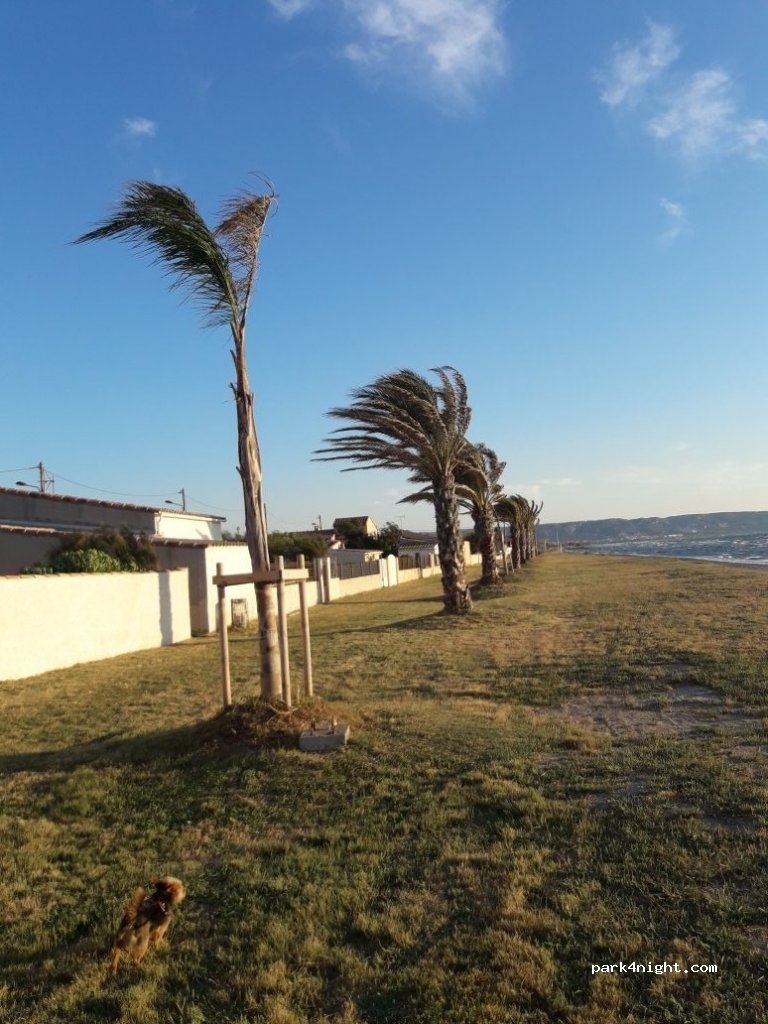 (13700) Marignane - 3 Place Comté de la Motte Picquet — foto