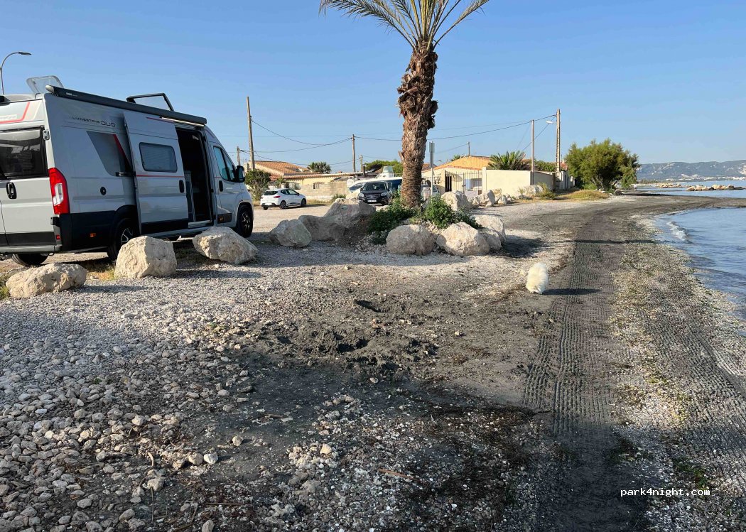 (13700) Marignane - 3 Place Comté de la Motte Picquet — foto 2
